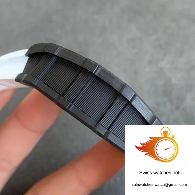 Richard Mille RM35-02 KV Factory V3 Carbon Fiber White Rubber Strap 5 Richard Mille RM35-02 KV Factory V3 Carbon Fiber White Rubber Strap 5