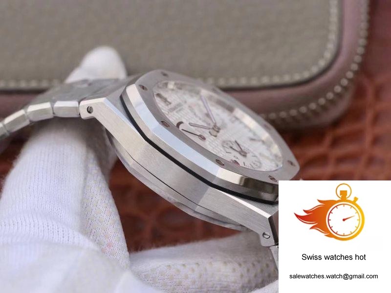 Audemars Piguet Royal Oak GMT 41MM 26120 White Dial TWA Factory 5 Audemars Piguet Royal Oak GMT 41MM 26120 White Dial TWA Factory 5