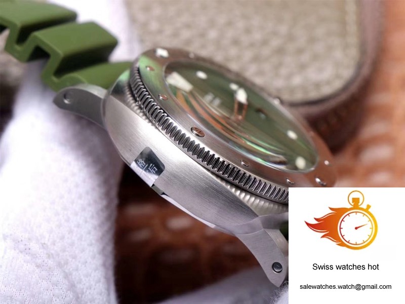 Panerai Submersible Verde Militare PAM1055 VS Factory Matte-Green Dial 6 Panerai Submersible Verde Militare PAM1055 VS Factory Matte-Green Dial 6